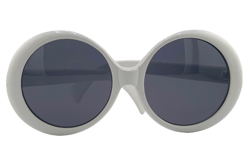 ROUND WHITE FRAME WITH SMOKE LENSES