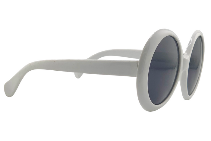 ROUND WHITE FRAME WITH SMOKE LENSES